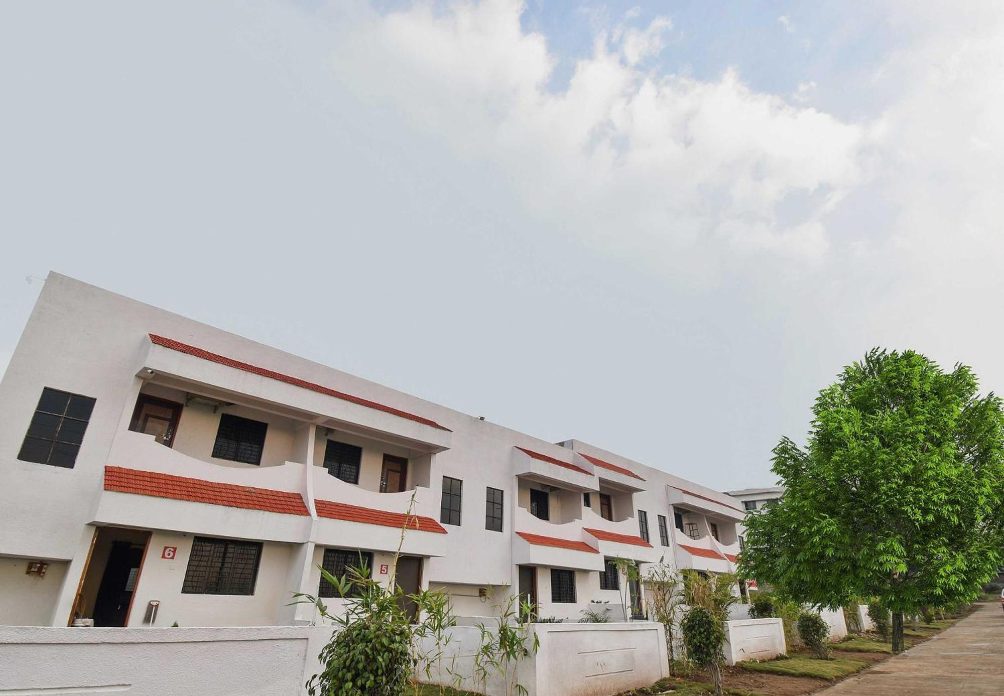 Spot On Carnival Resorts Rāipur Exterior foto