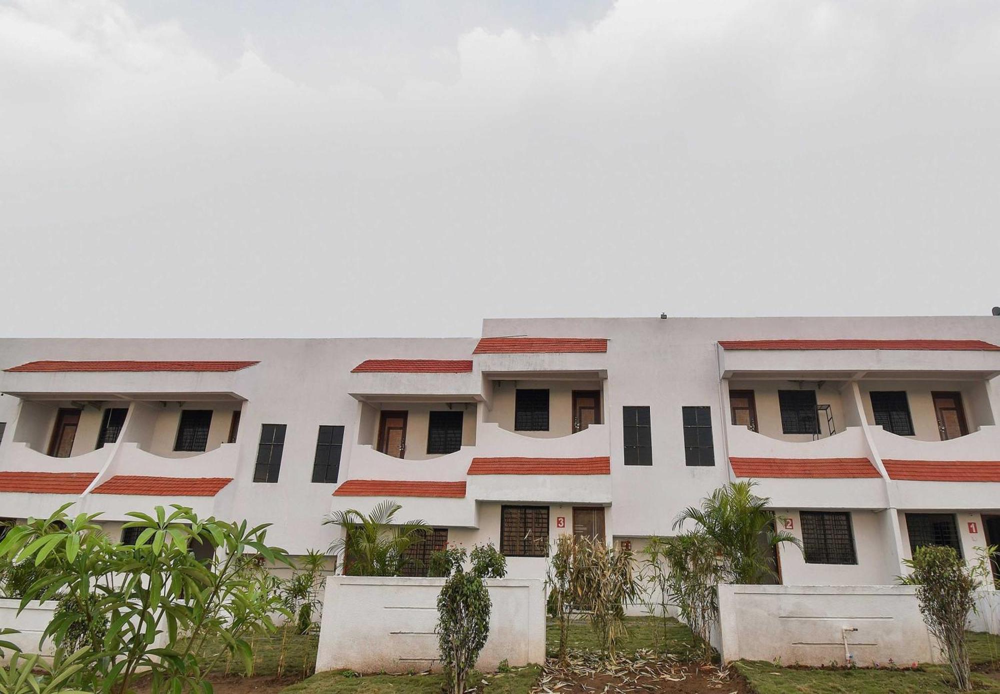 Spot On Carnival Resorts Rāipur Exterior foto